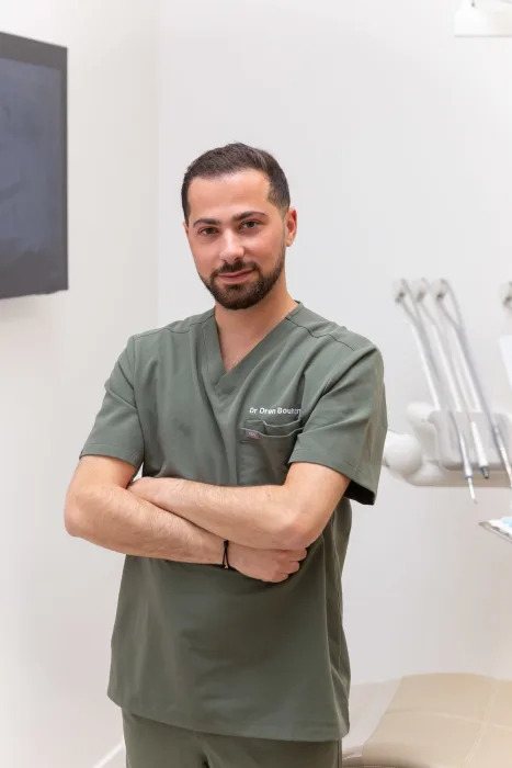 Portrait du Docteur Oren Bouhaniche, chirurgien-dentiste